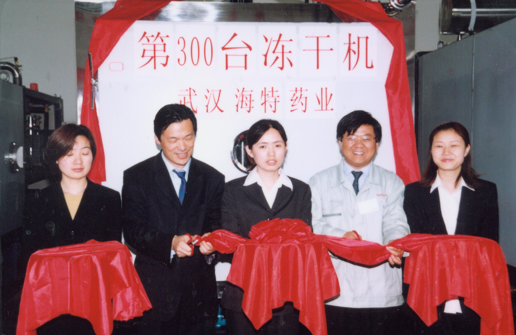 2002年12月第300臺凍干機下線.jpg